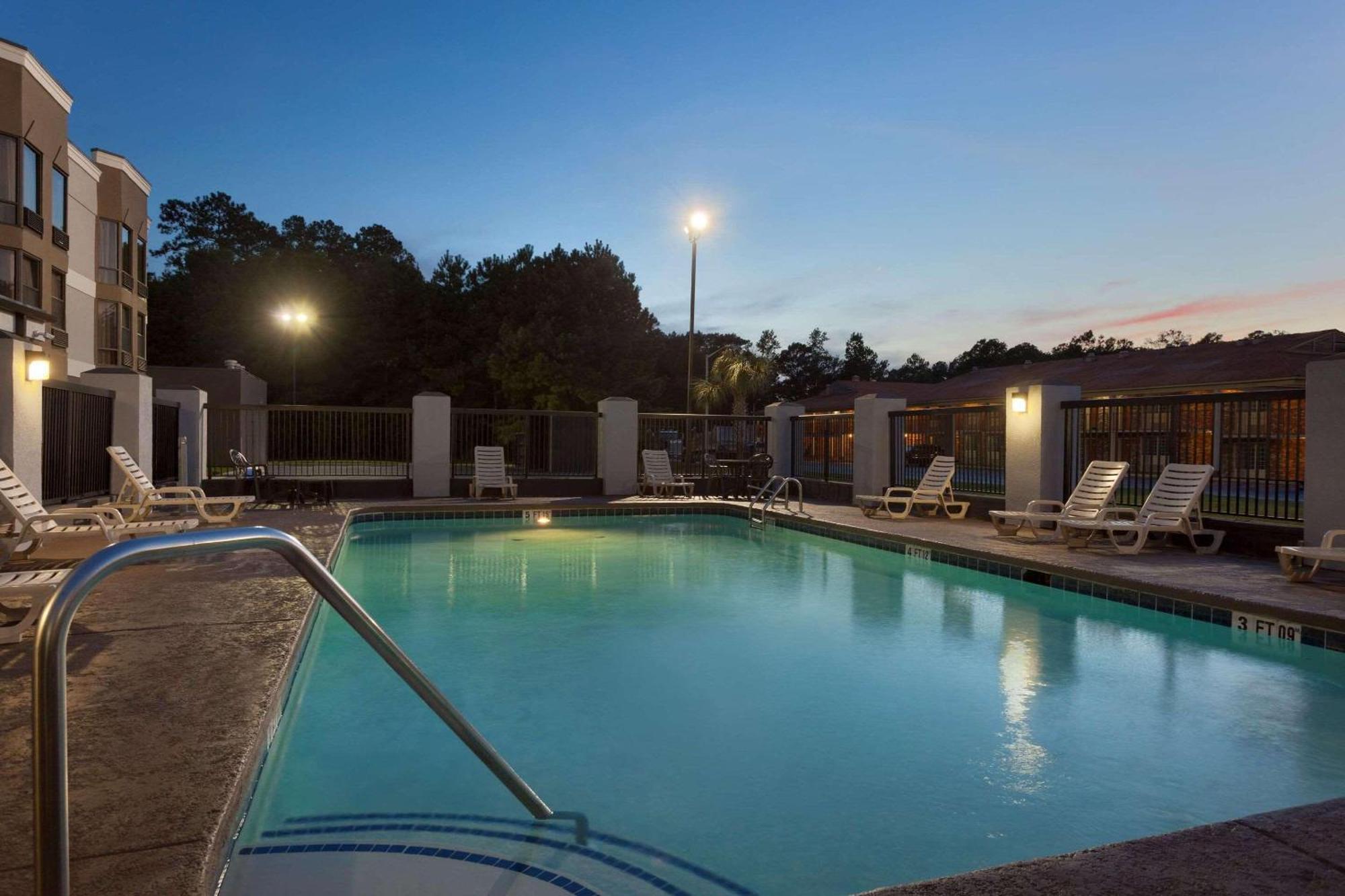 Country Inn & Suites By Radisson, Florence, Sc Экстерьер фото